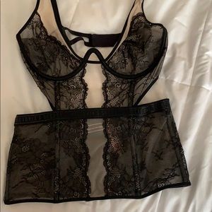 🔥 🔥🔥NWT Victoria’ Secret black lacy corset!